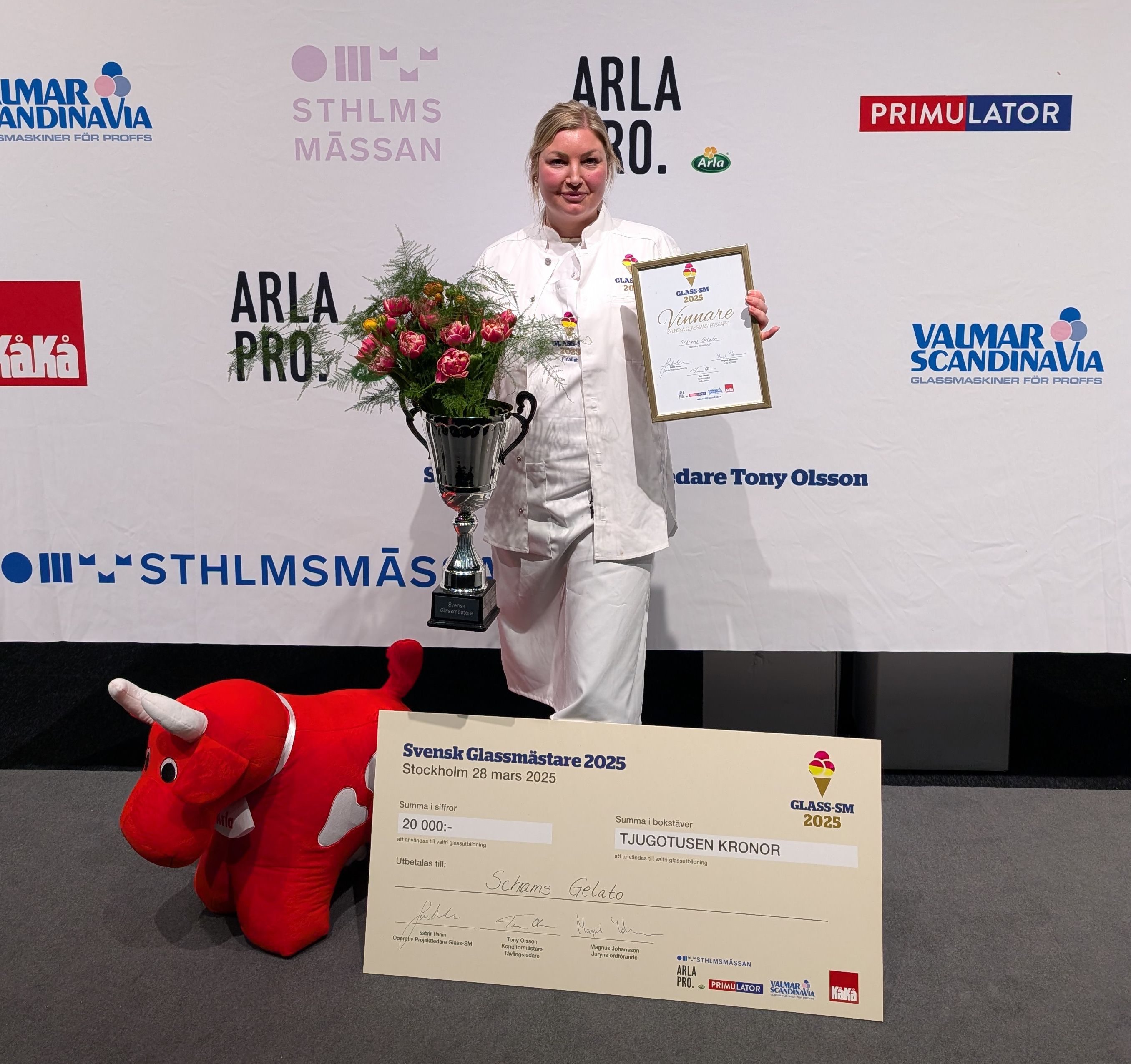 Sabina Ståhl, Svensk Glassmästare 2025, med pokal och diplom